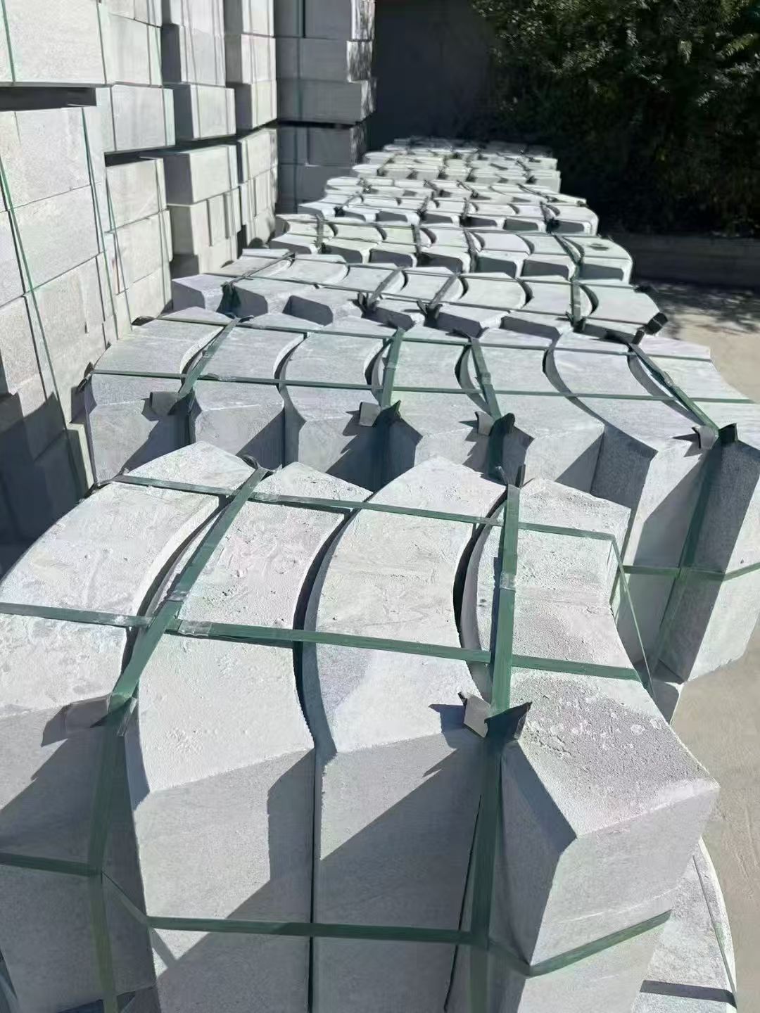 开封 芝麻灰弧形路沿石