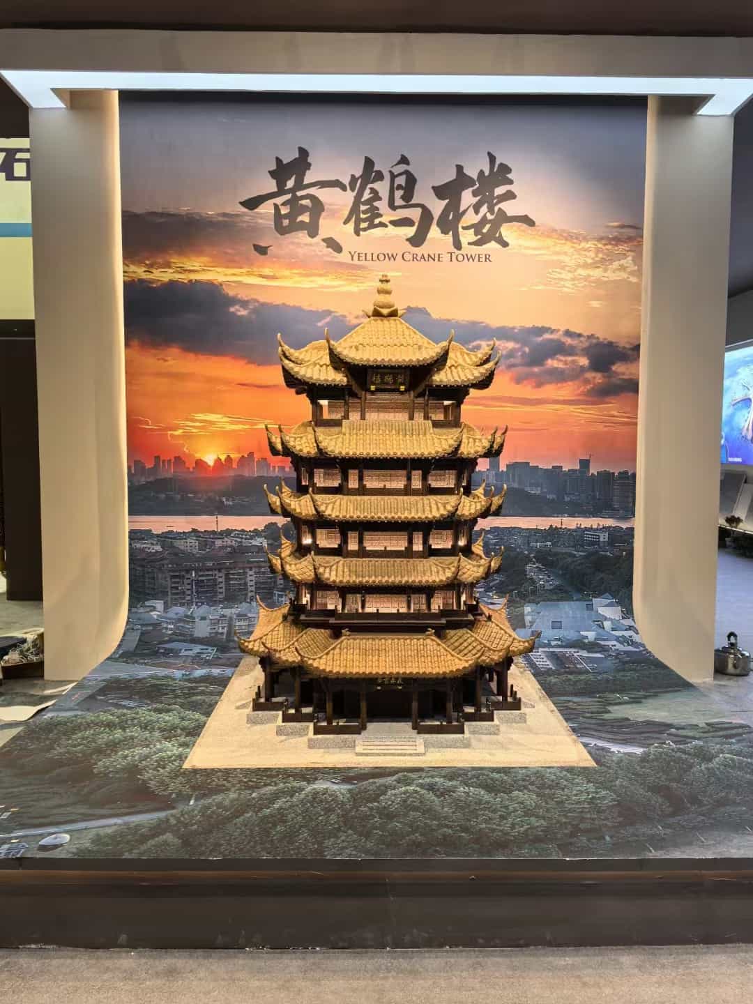 开封仿古石文创作品-黄鹤楼