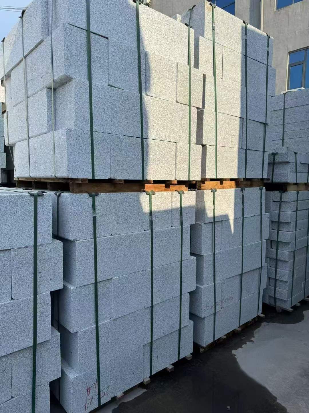 开封 芝麻白路沿石