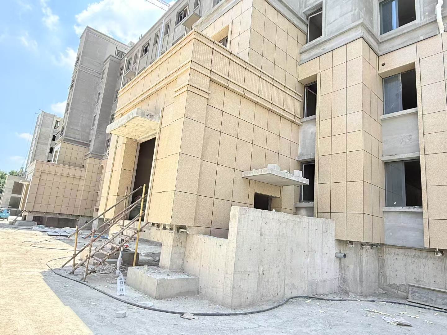 开封 黄金麻干挂，工地实拍