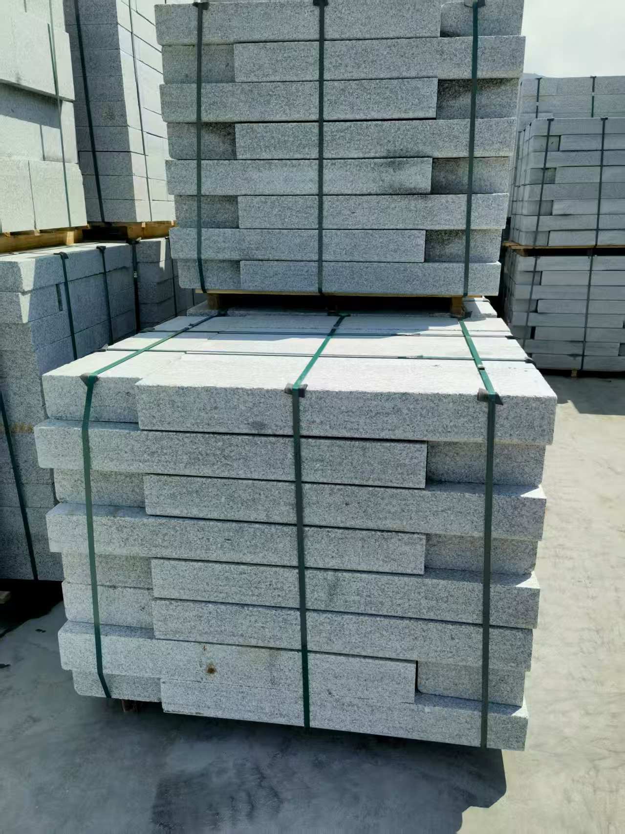 开封 芙蓉白花岗岩路沿石、平石尺寸标准，色泽均匀